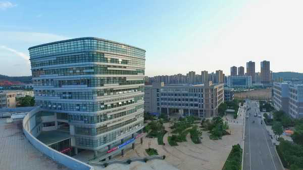 云南廣告電視大學內(nèi)墻膩子施工案例-易高砂漿