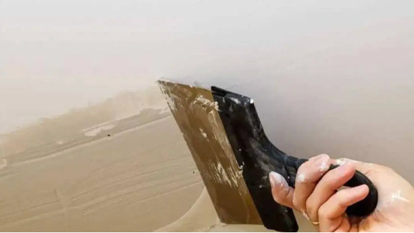 外墻膩?zhàn)臃鄯浪畣?使用的時(shí)候要注意什么?易高好膩?zhàn)痈嬖V您